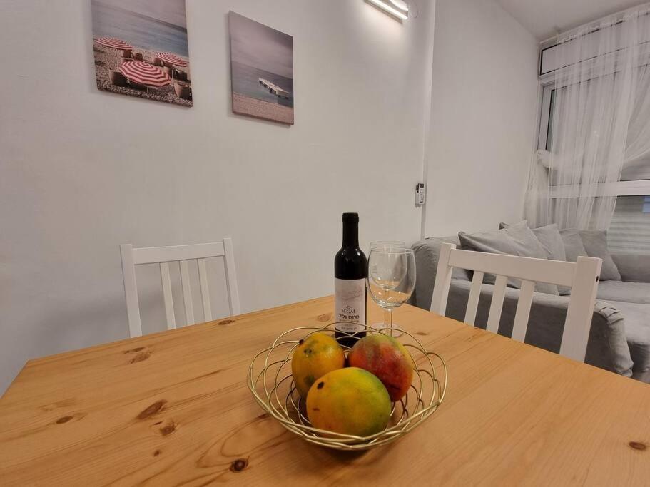 Beautiful 2-Bedroom Sea-View Apartment Netanya Esterno foto