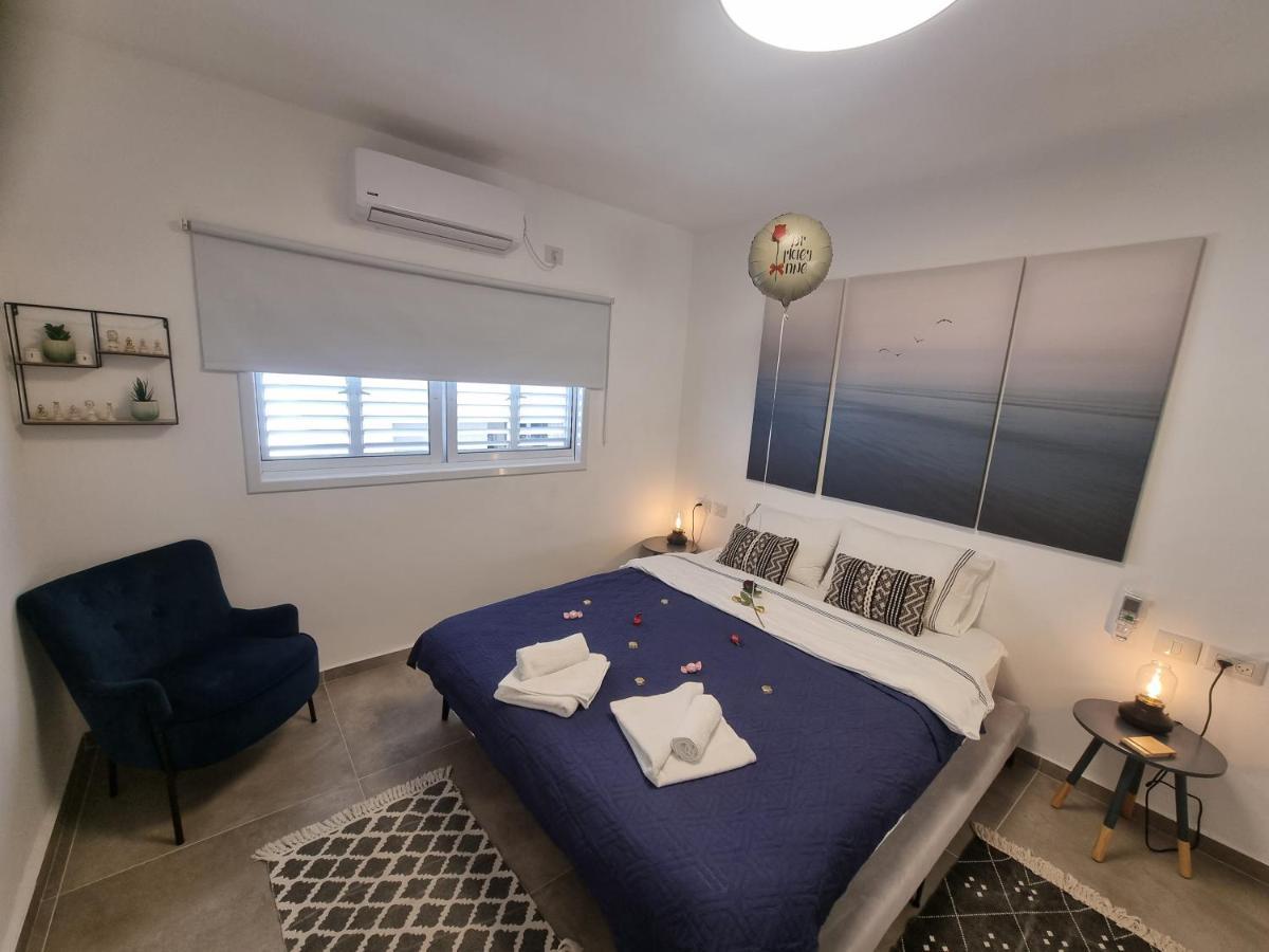 Beautiful 2-Bedroom Sea-View Apartment Netanya Esterno foto