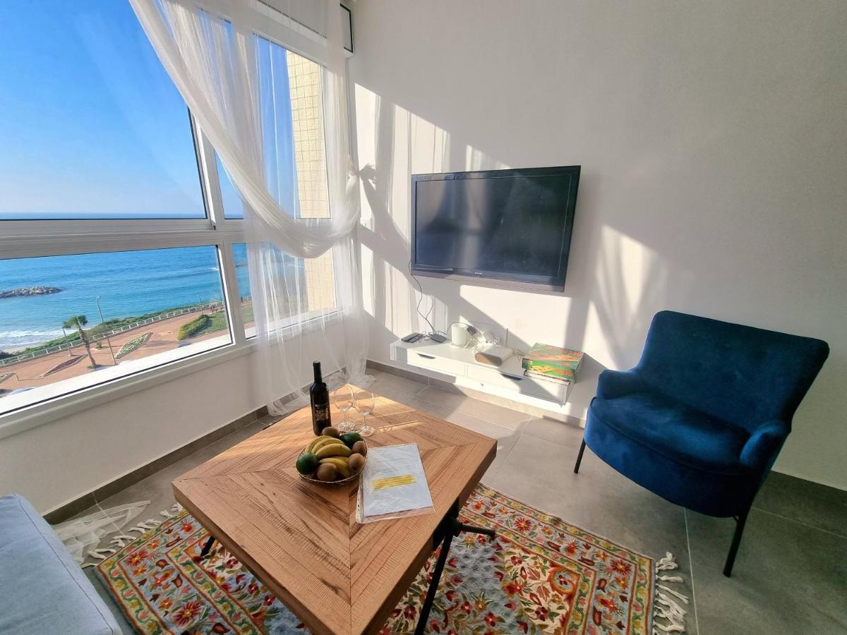 Beautiful 2-Bedroom Sea-View Apartment Netanya Esterno foto