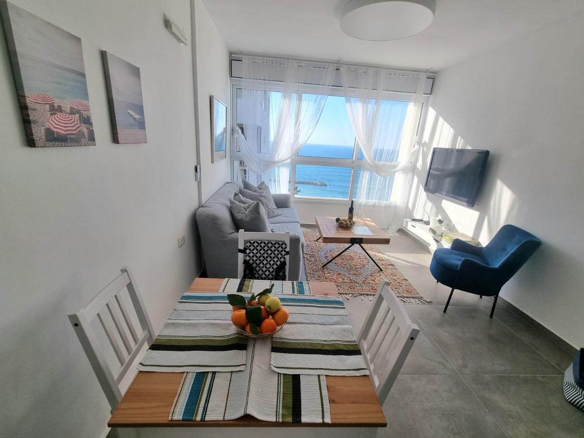 Beautiful 2-Bedroom Sea-View Apartment Netanya Esterno foto