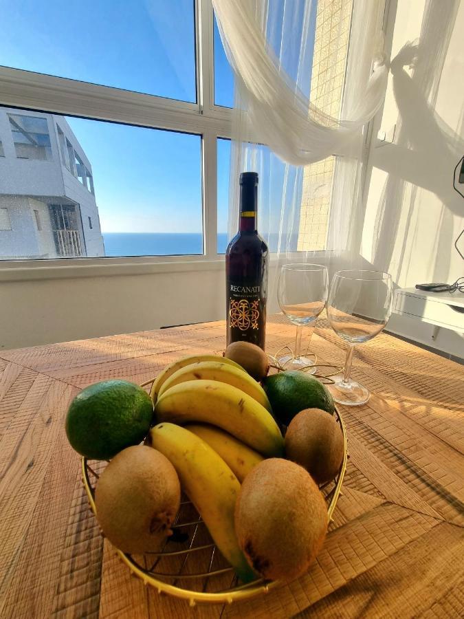 Beautiful 2-Bedroom Sea-View Apartment Netanya Esterno foto