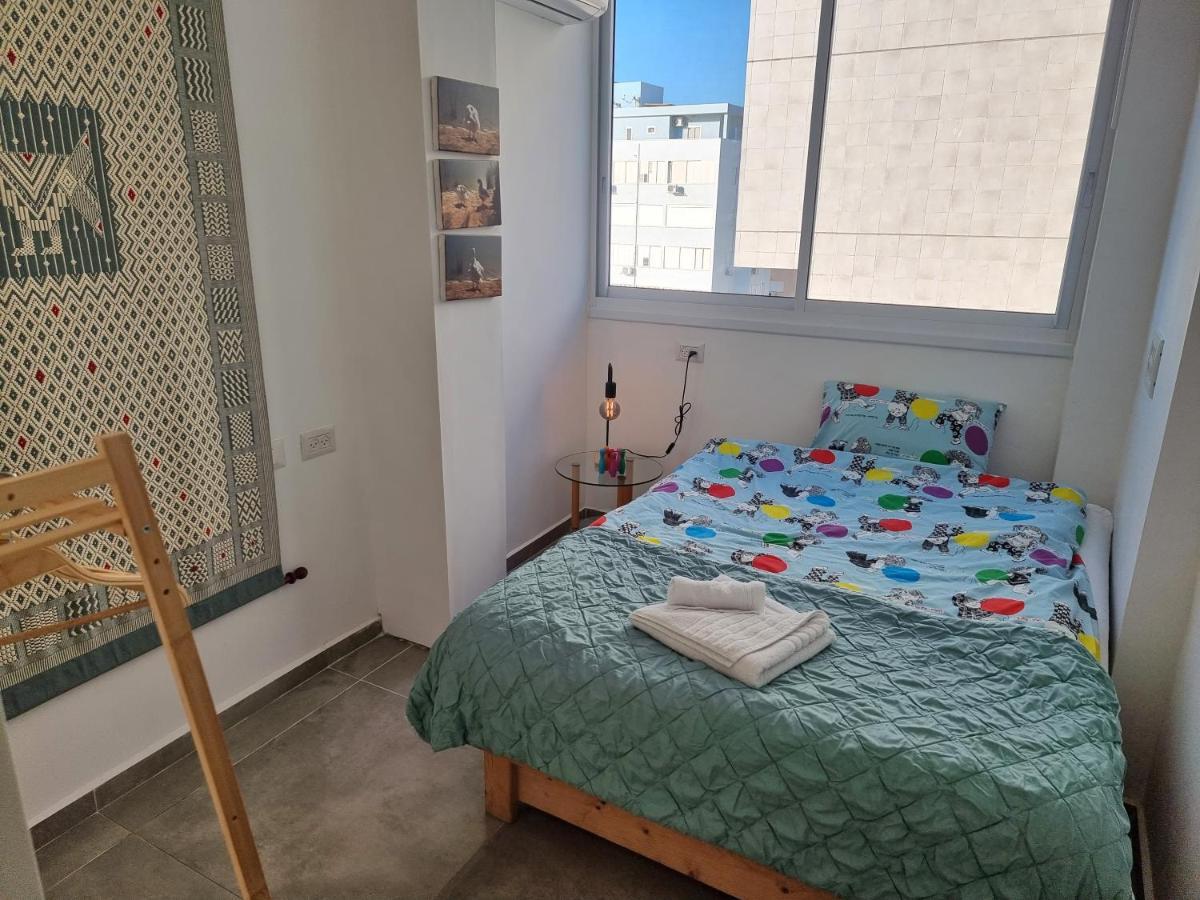 Beautiful 2-Bedroom Sea-View Apartment Netanya Esterno foto