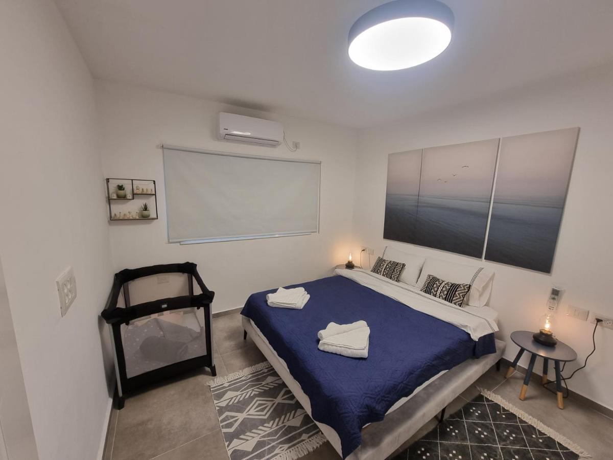 Beautiful 2-Bedroom Sea-View Apartment Netanya Esterno foto